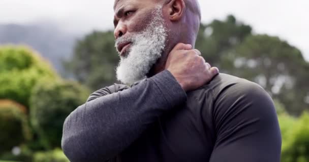 Uomo Anziano Dolore Collo Mano Con Fitness Tensione Tendinite Artrite — Video Stock