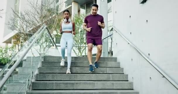 Par Amigos Corriendo Fitness Escaleras Para Entrenar Entrenar Correr Con — Vídeos de Stock