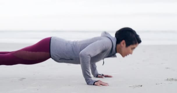 Empuje Hacia Arriba Ejercicio Mujer Playa Con Fitness Salud Bienestar — Vídeo de stock