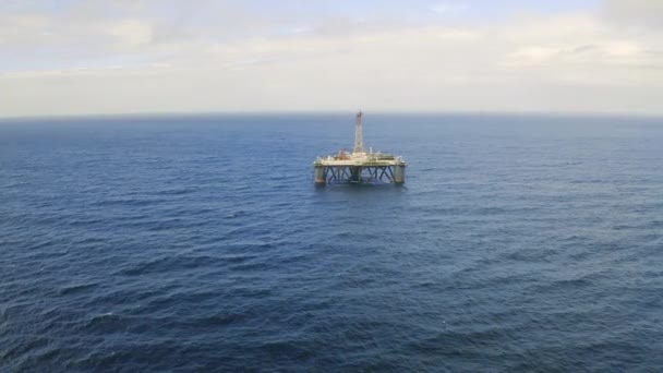 Petróleo Plataforma Dron Paisaje Con Océano Industria Minería Alta Mar — Vídeo de stock