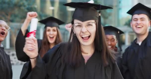 Examen Diplom Eller Studenter Firar Universitetet För Måluppfyllelse Eller Glada — Stockvideo