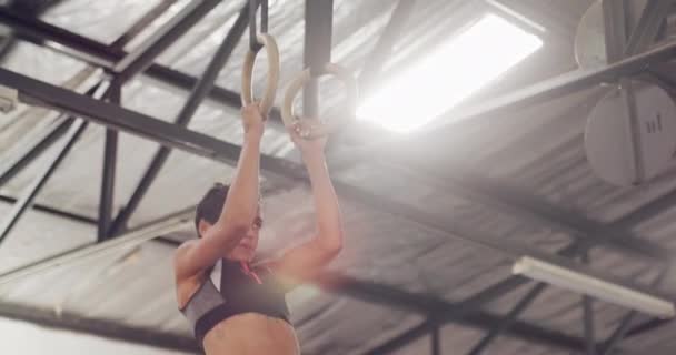 Gymnastique Anneau Tirer Vers Haut Femme Dans Salle Fitness Pour — Video
