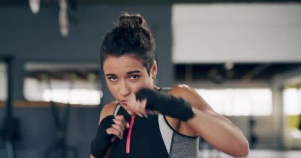 Boxeadora Boxeadora Fitness Femenina Gimnasio Entrenamiento Cara Para Entrenamiento Salud — Vídeos de Stock