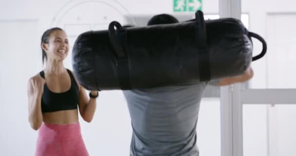 Szczęśliwi Ludzie Sportowiec Lub Przybij Piątkę Siłowni Ćwiczeń Fitness Lub — Wideo stockowe