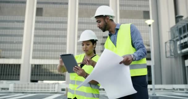 Engenharia Trabalho Equipe Planta Cidade Tablet Planejamento Livre Para Edifícios — Vídeo de Stock