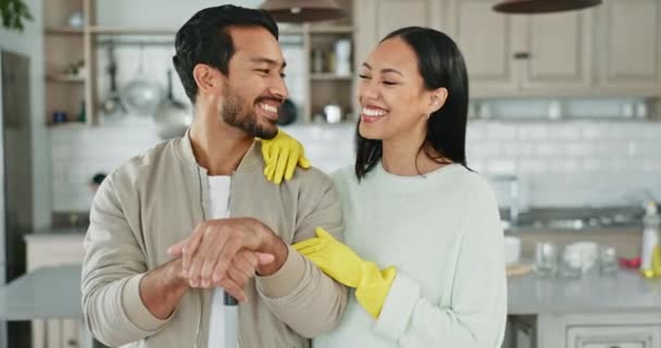 Pasangan Musim Semi Membersihkan Dan Rumah Dengan Perawatan Dan Pekerjaan — Stok Video