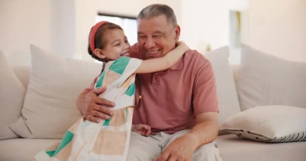 Grandparent Girl Hug Smile Couch Embrace Love Grandchild Home Man — Stock Video