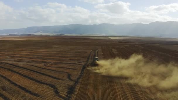Teren Agricol Plug Tractor Drone Vedere Aeriană Asupra Muncii Agricole — Videoclip de stoc
