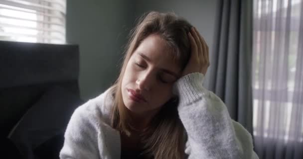 Schlafzimmer Traurige Frau Oder Gedanken Die Erinnerung Mit Depressionen Stress — Stockvideo