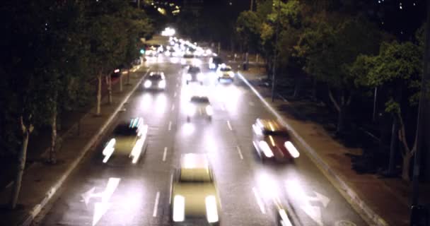 都市のタイムラプス 交通と車は 道路や道路で移動するために夜に ライトおよびドライブが付いている忙しい高速道路の交通機関 旅および速度 — ストック動画