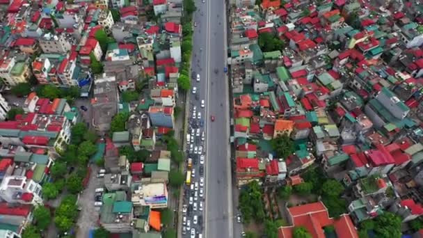Şehrin Arka Planında Sokak Araba Çatı Dronu Yol Altyapısı Trafik — Stok video