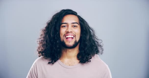Hombre Feliz Pulgares Hacia Arriba Sonrisa Para Éxito Apoyo Acuerdo — Vídeos de Stock