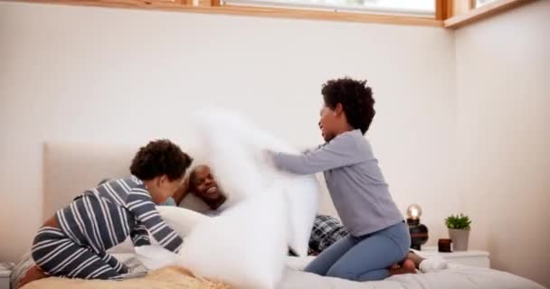 Family Pillow Fight Playing Bedroom Happiness Communication Peace Morning Home — Stock Video