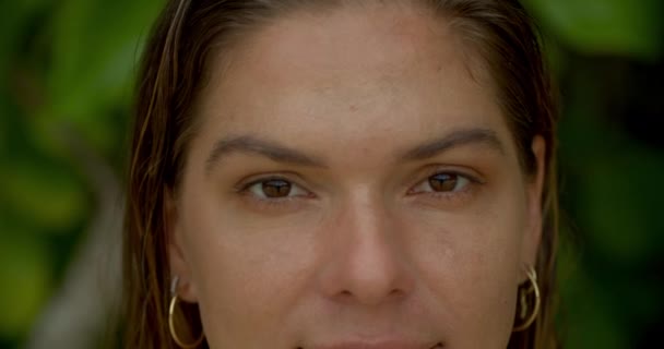 Πρόσωπο Εξωτερική Και Κλείσιμο Του Ματιού Γυναίκα Φύση Και Περιβάλλον — Αρχείο Βίντεο
