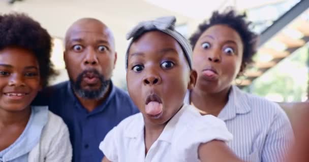 Selfie Home Family Living Room Funny Face Children Bonding Together — Stock Video