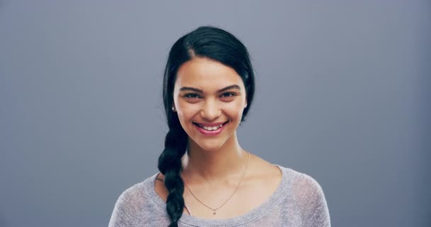Γυναίκα Μαθητής Και Αντίχειρες Χαμόγελο Για Την Εκπαίδευση Μάθηση Επιτυχία — Αρχείο Βίντεο