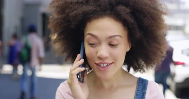 Apel Telefon Mobil Față Consultanță Fericită Afro Femeie Fată Din — Videoclip de stoc