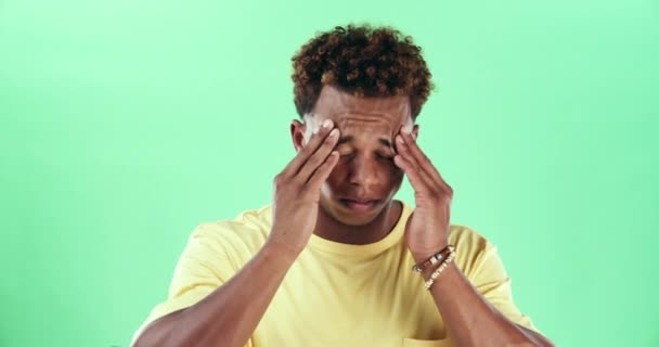 Yeşil Ekran Baş Ağrısı Stüdyoda Strese Girmiş Bir Adam Bitkin — Stok video