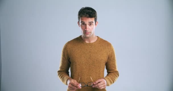 Feliz Hombre Nerd Con Gafas Confianza Visión Cuidado Los Ojos — Vídeos de Stock