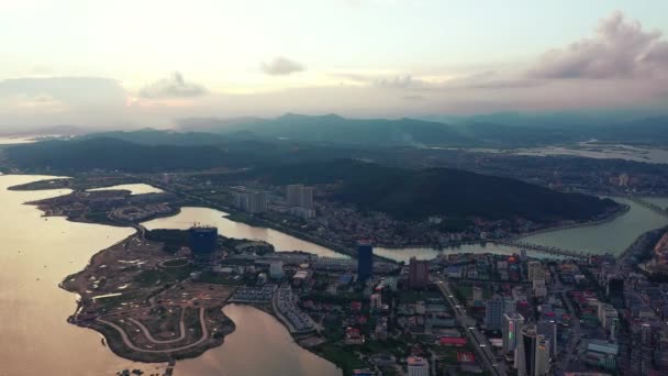 Città Isola Costruzione Infrastrutture Drone Nuvola Tramonto Acqua Vacanze Avventura — Video Stock