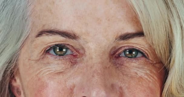 Closeup Eyes Senior Woman Skincare Face Shine Beauty Contact Lens — Stock Video
