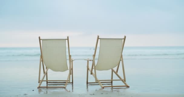 Cadeiras Praia Horizonte Oceano Com Céu Azul Para Férias Verão — Vídeo de Stock