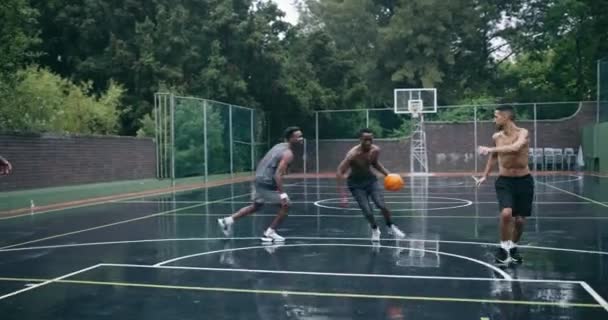 Männer Mannschaft Und Basketball Freien Auf Dem Platz Mit Punktzahl — Stockvideo
