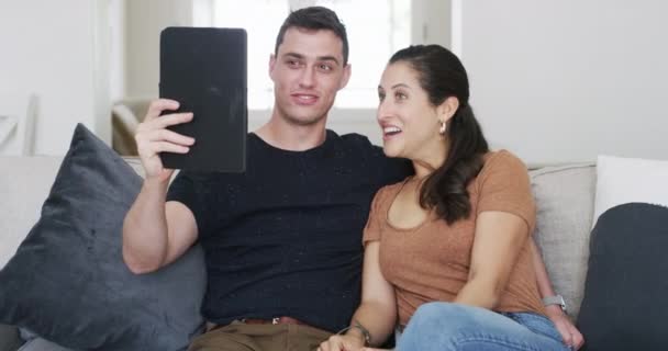 Appel Vidéo Couple Heureux Pour Annonce Bague Fiançailles Nouvelles Communication — Video