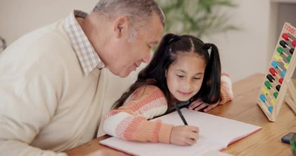 Avô Neto Escrever Trabalhos Casa Com Ajuda Falando Aprendendo Para — Vídeo de Stock