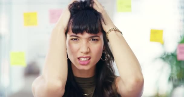 Kadın Yüz Hataya Kızgınlığa Kariyer Problemlerine Karşı Ofiste Hayal Kırıklığına — Stok video