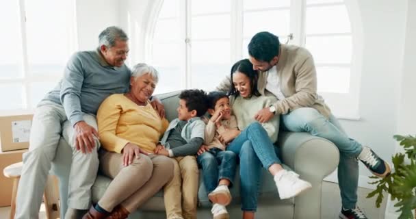 Happy Bank Familiehuis Met Kinderen Grootouders Ouders Samen Met Liefde — Stockvideo