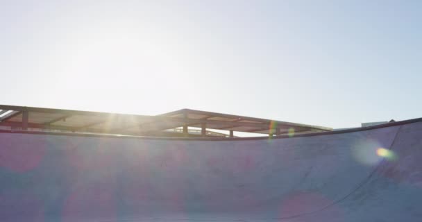 Nascer Sol Rampa Amigos Com Skate Parque Para Exercício Prática — Vídeo de Stock