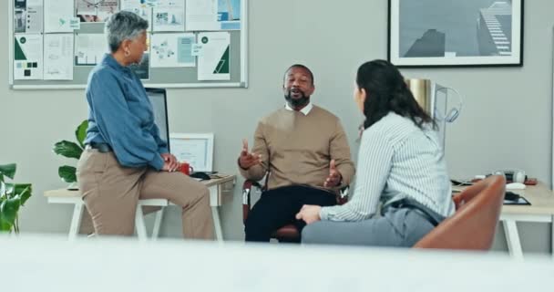 Adamları Grup Tartışma Geri Bildirim Işbirliği Sohbet Ofislerinde Ajansta Iletişim — Stok video