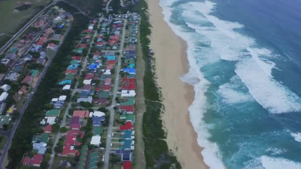 Drone Residencial Casa Praia Com Costa Para Férias Tropicais Viagem — Vídeo de Stock