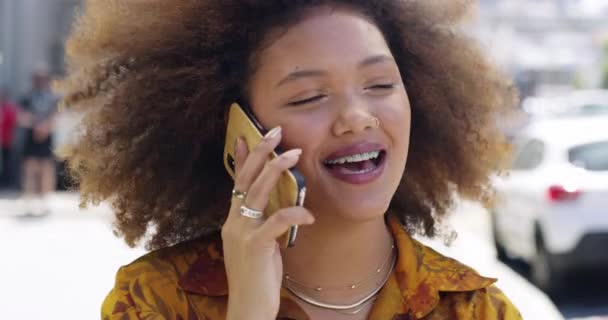 Panggilan Telepon Wajah Atau Wanita Bahagia Afro Gadis Kota Atau — Stok Video