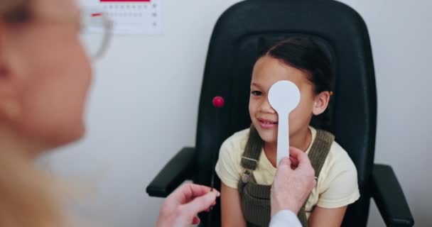 Badanie Wzroku Pacjent Okulista Obejmują Wzrok Dziecka Obsługi Optycznej Wsparcie — Wideo stockowe