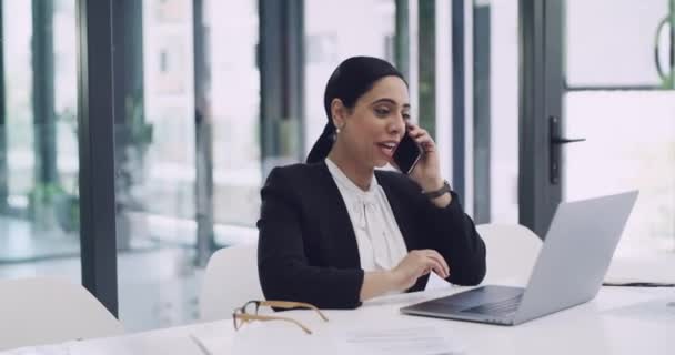 Ділова Жінка Телефонний Дзвінок Ноутбук Спілкування Планування Онлайн Мереж Кар — стокове відео