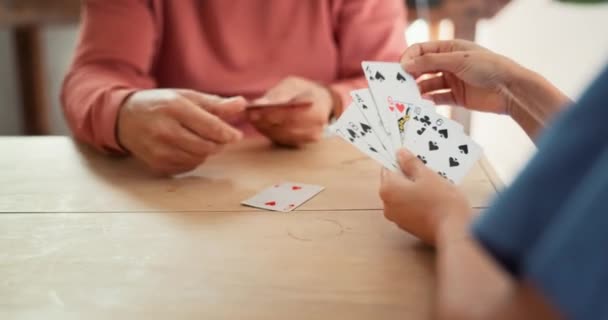 Casa Cura Mani Carte Gioco Infermiere Anziani Demenza Perdita Memoria — Video Stock