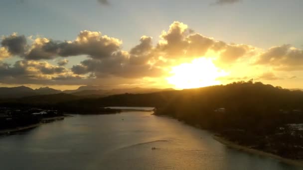 Гора Пейзаж Закат Океаном Беспилотник Природа Землей Восход Солнца Мир — стоковое видео