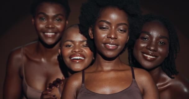 Rostro Mujeres Negras Felices Amigos Cuidado Piel Natural Para Bienestar — Vídeo de stock