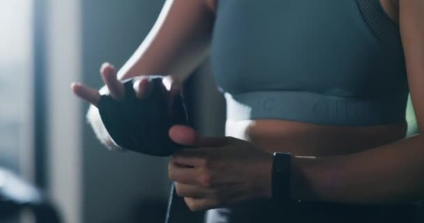 Bokser Vrouw Handen Inpakken Voor Een Gevecht Vechtsport Training Start — Stockvideo