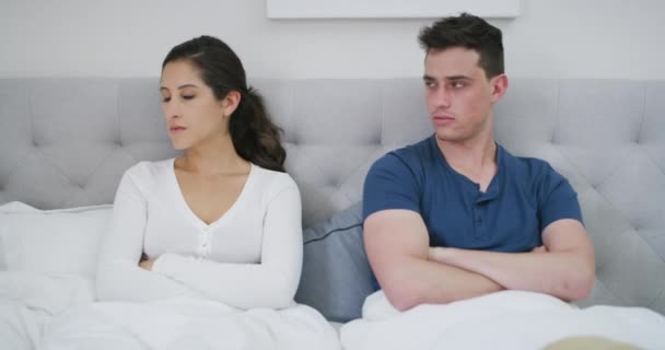 Złość Ignorowanie Para Łóżku Kłótnię Rozwód Kłótnię Problemy Małżeńskie Domu — Wideo stockowe