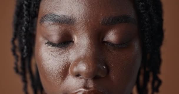Wajah Wanita Kulit Hitam Kecantikan Alami Atau Penutup Untuk Kesehatan — Stok Video