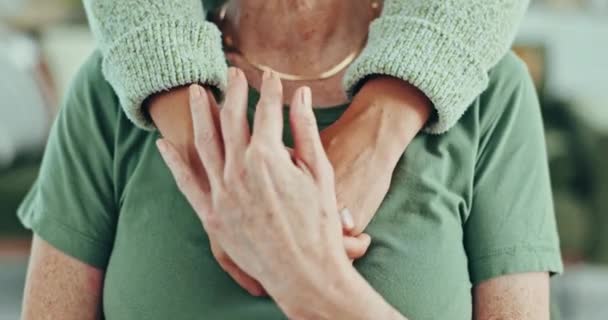 Senior Mulher Filha Mãos Dadas Para Apoio Confiança Cuidado Ajuda — Vídeo de Stock