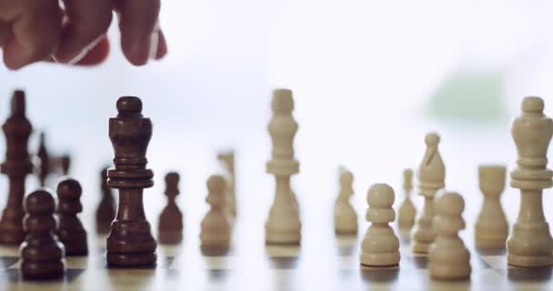 Ruce Šachy Hra Pro Strategii Detailu Palubě Výzvu Nebo Turnaj — Stock video