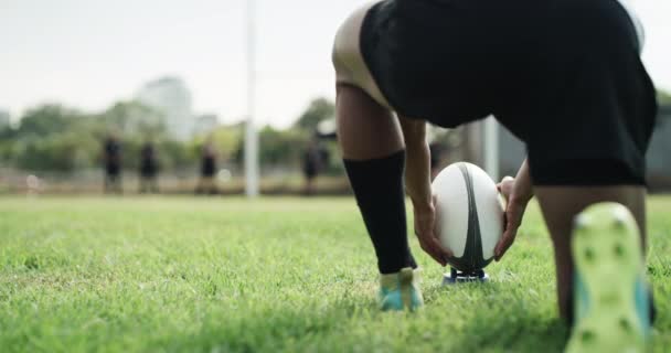 Rugby Kopnięcie Nogi Osoby Piłką Trawie Gry Mecz Lub Trening — Wideo stockowe