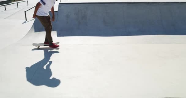 Muži Lidé Skateboard Parku Venkovní Pro Sport Svobodu Trénink Spolu — Stock video