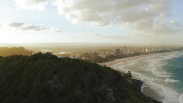 Drone Sahil Okyanus Şehir Doğa Sahil Deniz Bulutlu Gökyüzü Seyahat — Stok video