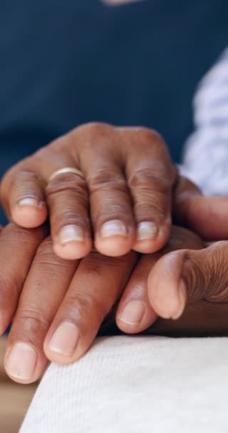 Láska Starší Pár Držící Ruce Pro Podporu Emocionální Uzdravení Nebo — Stock video