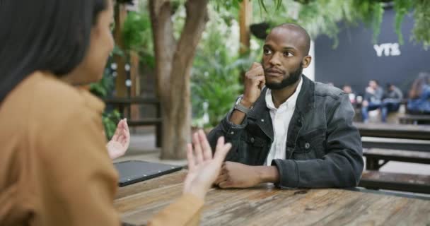 Erkek Kadın Restoran Randevusu Sohbet Iletişim Için Rahatsız Edici Açık — Stok video